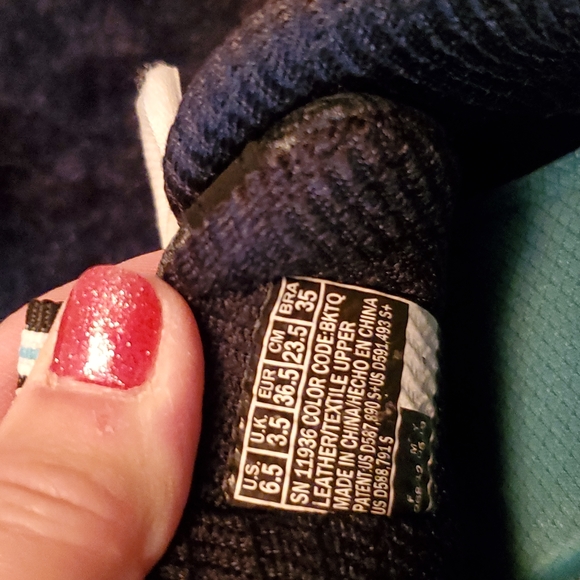 Sketchers - Picture 2 of 4